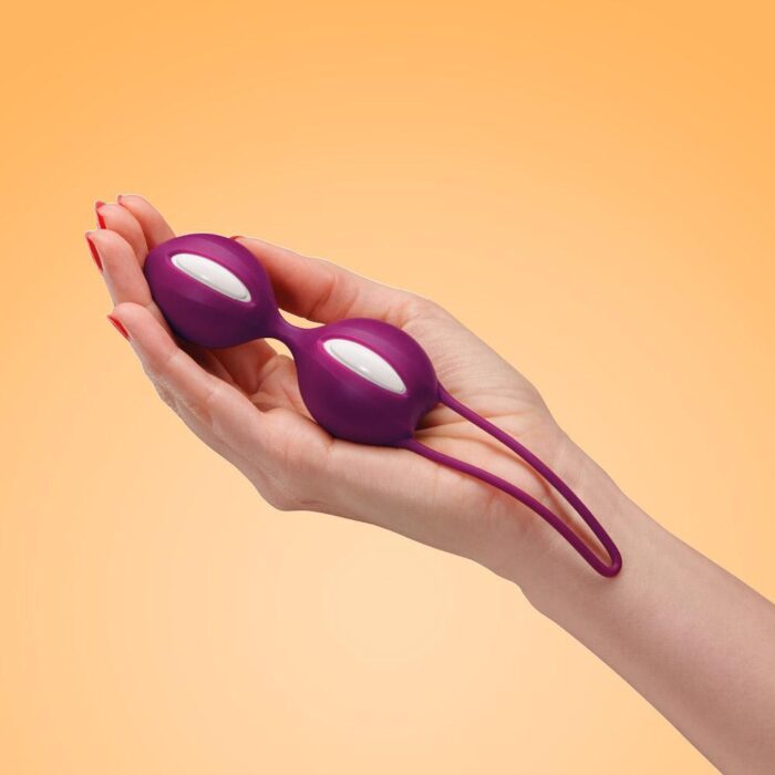 SMARTBALLS-DUO-Kegel-Ball-Grape-Handshot_1800x1800_bef3aa25-fd19-428e-b9cf-5688b7c7af92